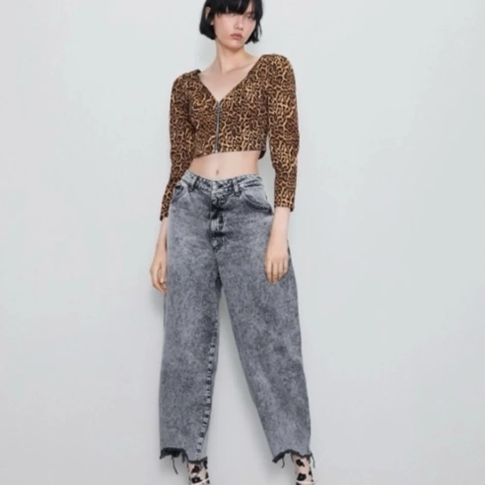 Zara Leopard Print Crop Top Size XS Bikercore Animal Print Zipper - Picture 2 of 5